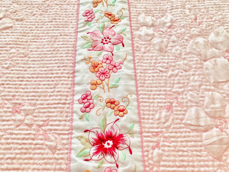 ผ้าปูที่นอนรัดมุม (แบบหนา) ขนาด 3.5ฟุต ผ้าแพรสีชมพูทูโทนปักลายดอก (สินค้าหายาก) มือสองสภาพดี สินค้าญี่ปุ่น-เกาหลีแท้ รูปที่ 8