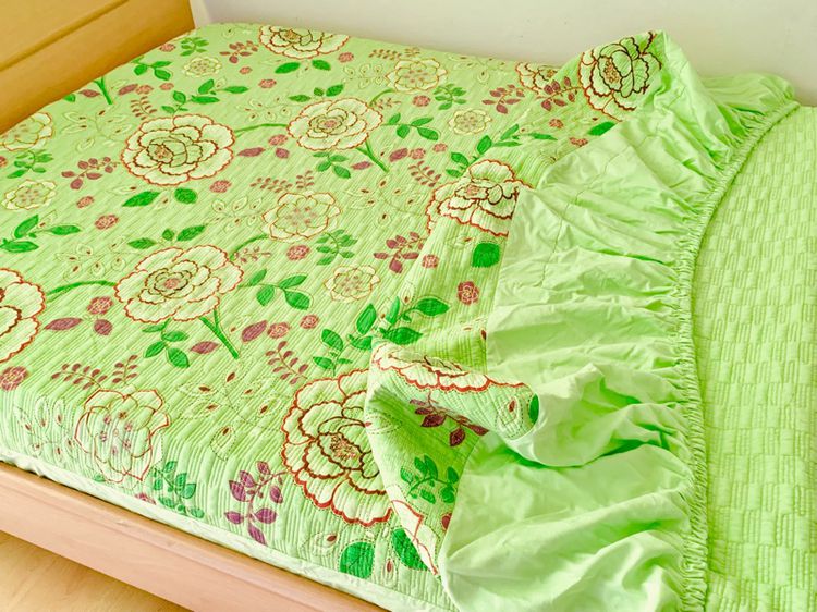 ผ้าปูที่นอนรัดมุม (แบบหนา) ขนาด 4ฟุต สีเขียวลายดอกหลากสี (สภาพใหม่) มือสองสภาพดี สินค้าญี่ปุ่น-เกาหลีแท้ รูปที่ 9