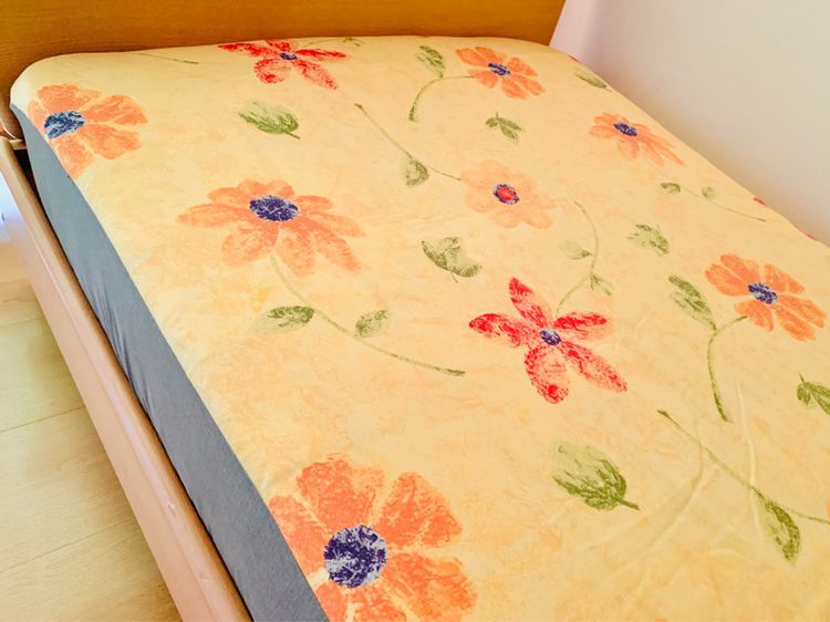 ผ้าปูที่นอนรัดมุม (แบบหนา) ขนาด 4.5ฟุต สีเหลืองลายดอกหลากสี มือสองขายตามสภาพ สินค้าญี่ปุ่น-เกาหลีแท้ รูปที่ 3