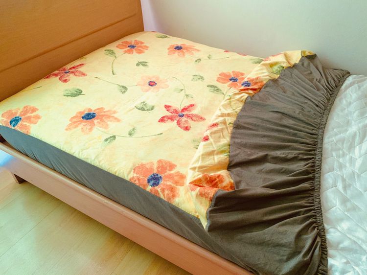 ผ้าปูที่นอนรัดมุม (แบบหนา) ขนาด 4.5ฟุต สีเหลืองลายดอกหลากสี มือสองขายตามสภาพ สินค้าญี่ปุ่น-เกาหลีแท้ รูปที่ 8