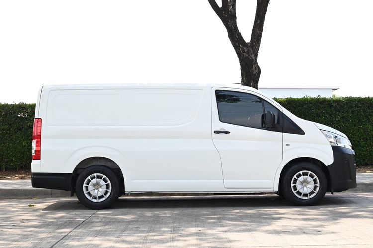 Toyota Commuter 2019 2.8 Van ดีเซล เกียร์ธรรมดา ขาว รูปที่ 4