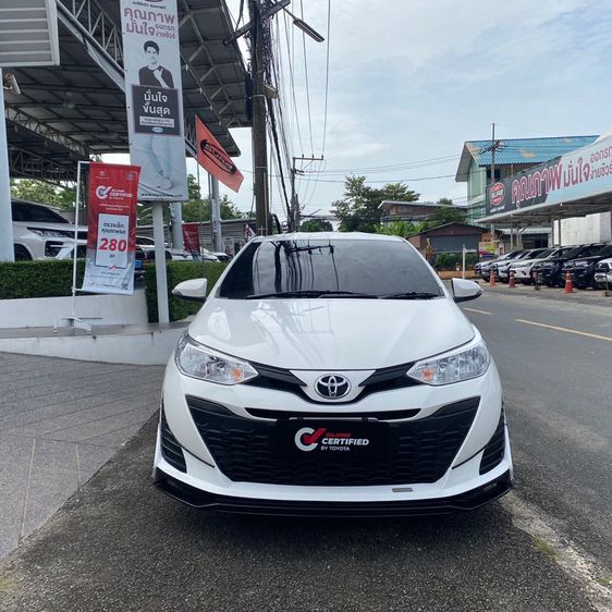 Toyota Yaris 2019 1.2 E Sedan เบนซิน ไม่ติดแก๊ส เกียร์อัตโนมัติ ขาว รูปที่ 3