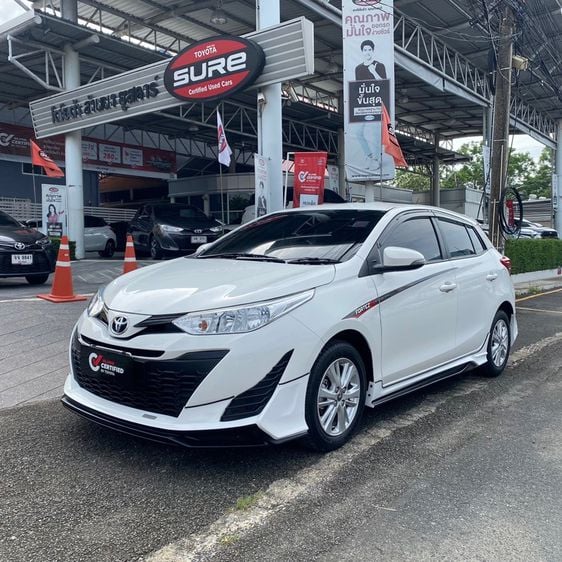 Toyota Yaris 2019 1.2 E Sedan เบนซิน ไม่ติดแก๊ส เกียร์อัตโนมัติ ขาว รูปที่ 2