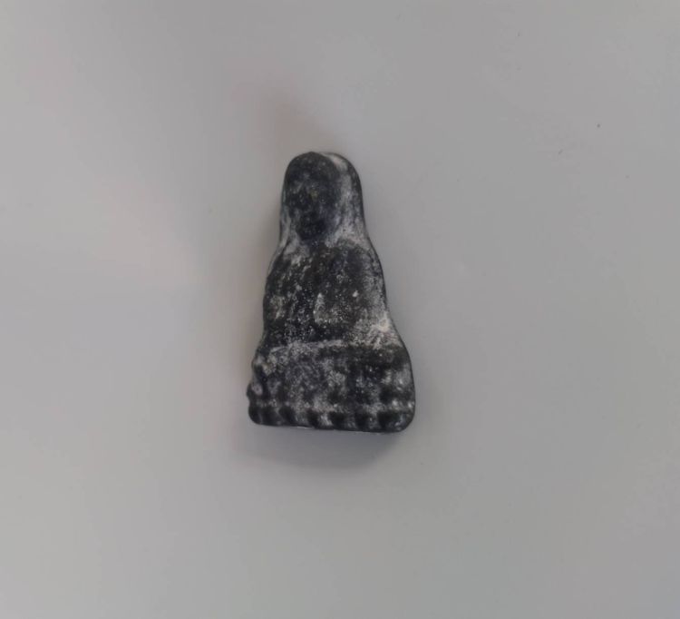 พระเก่า เหรียญหลวงปู่ทวด พิมพ์เตารีด เนื้อหินสีดำ คล้ายวัชรธาตุสีดำ รูปที่ 5