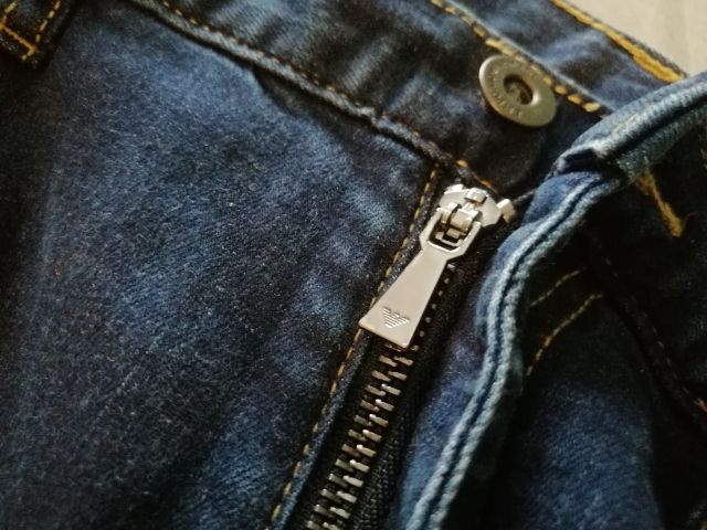 emporio​ armani​ jeans​  ผ้ายืด​ เอว​ 33​ ยืด​ 34​ ยาว​ 43​ ปลายขากว้าง​ 7" สีเข้มสวย​ ไม่มีตำหนิ​ สภาพนี้หายากครับ รูปที่ 6