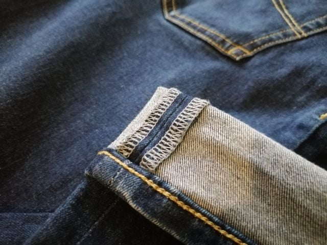emporio​ armani​ jeans​  ผ้ายืด​ เอว​ 33​ ยืด​ 34​ ยาว​ 43​ ปลายขากว้าง​ 7" สีเข้มสวย​ ไม่มีตำหนิ​ สภาพนี้หายากครับ รูปที่ 9