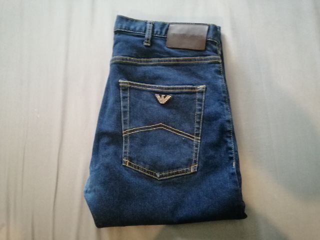 emporio​ armani​ jeans​  ผ้ายืด​ เอว​ 33​ ยืด​ 34​ ยาว​ 43​ ปลายขากว้าง​ 7" สีเข้มสวย​ ไม่มีตำหนิ​ สภาพนี้หายากครับ รูปที่ 1