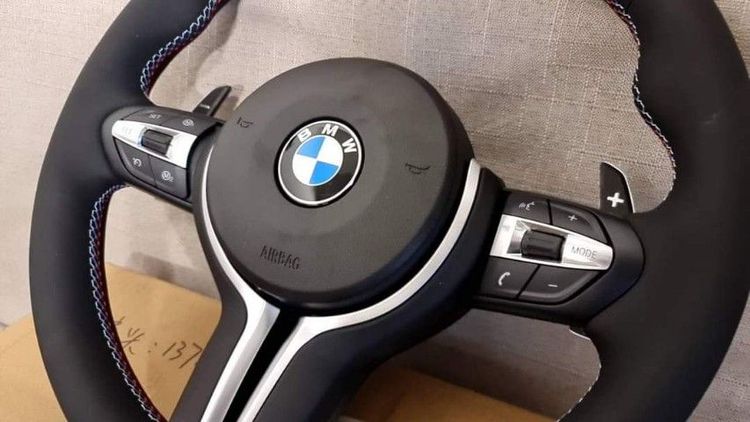 พวงมาลัยทรง BMW M Sport 
 รูปที่ 2