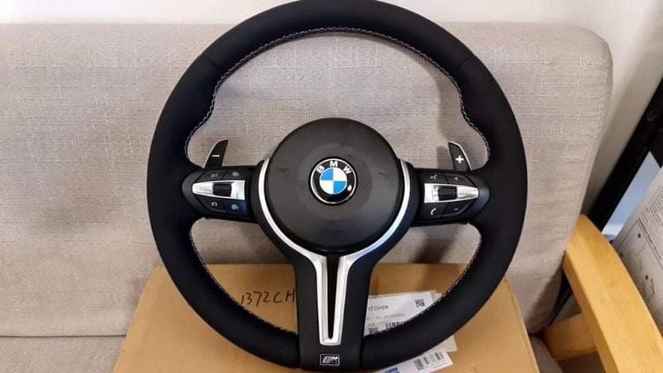 พวงมาลัยทรง BMW M Sport 

