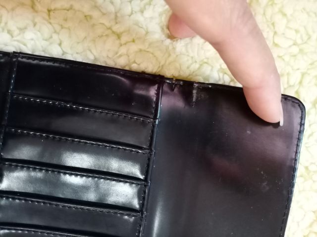 กระเป๋าสตางค์หนังแก้วสีดำ DKNY รูปที่ 4