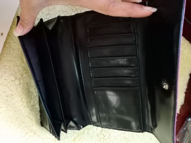 กระเป๋าสตางค์หนังแก้วสีดำ DKNY รูปที่ 2