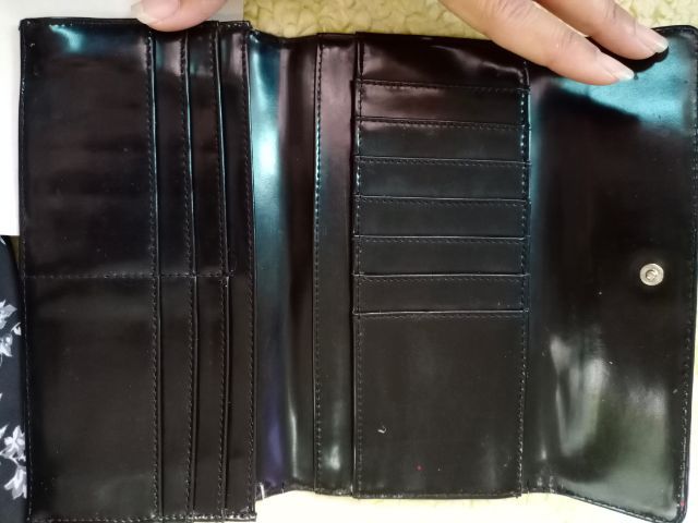 กระเป๋าสตางค์หนังแก้วสีดำ DKNY รูปที่ 5