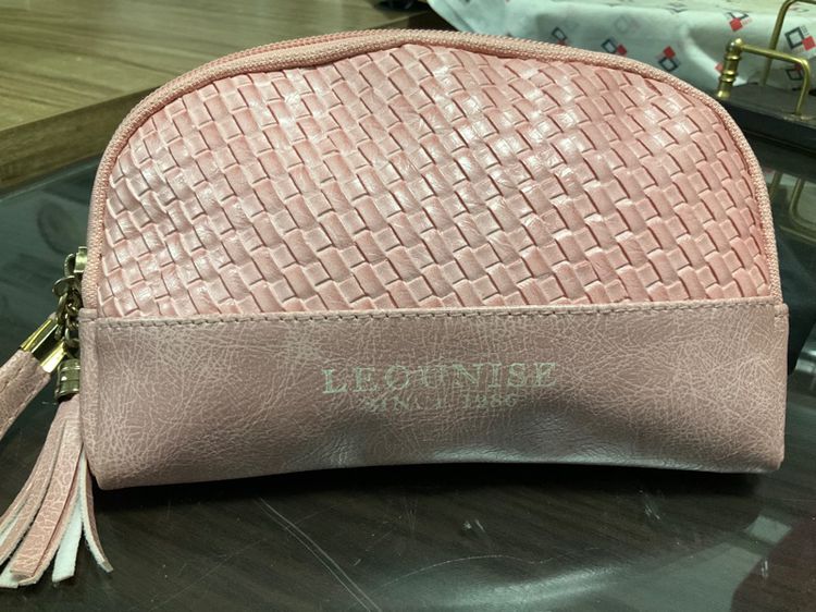 กระเป๋าหนัง LEOUNISE แท้ สีชมพูเบส ขนาด 13x18 ซม 100 บาท รูปที่ 2