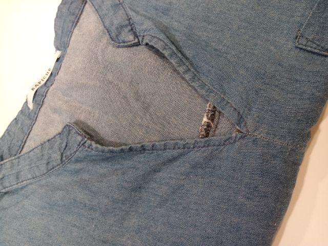RAPICHE เสื้อผู้หญิง อก 46 ยาว 20.5 หน้า 23 หลัง แขนยาว 13 ไหล่กว้าง8นิ้ว สีblue jeans ผ้านิ่ม มีกระเป๋าที่อกซ้าย ไม่มีกระดุม ผ้านิ่ม  รูปที่ 11