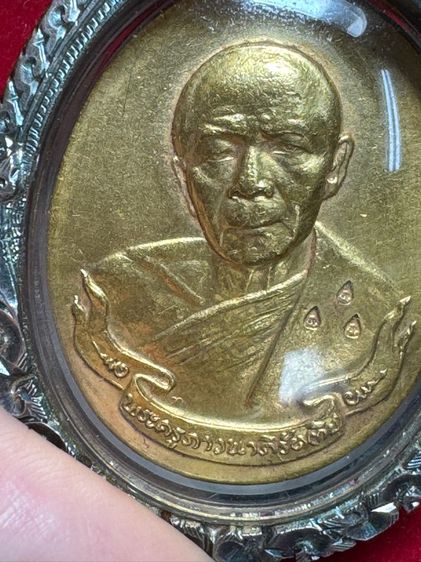 หลวงปู่ทิม อิสริโก เหรียญห่วงเชื่อม ปี 2518 เนื้อทองคำ บล็อก ภ ขีด ตอกโค้ดเม็ดงา 3 เม็ด วัดละหารไร่ จังหวัดระยอง รูปที่ 10