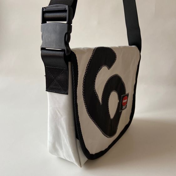 360 DEGREE SAILCLOTH MESSENGER BAG (MADE IN GERMANY) รูปที่ 4