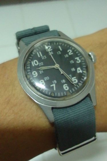 นาฬิกา Benrus US Army ไขลาน เดิมๆ ขนาด 34 มม. วินเทจทหารแท้ ใช้งานได้ปกติ สายนาโต้อังกฤษแท้ รูปที่ 4