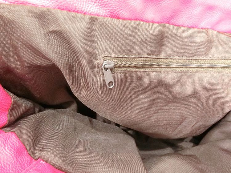 กระเป๋าทรงถือคลาสสิกสปอตสีชมพูบานเย็น รูปที่ 10