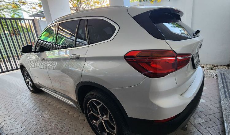BMW X1 2018 2.0 sDrive18d xLine Utility-car ดีเซล ไม่ติดแก๊ส เกียร์อัตโนมัติ ขาว รูปที่ 2
