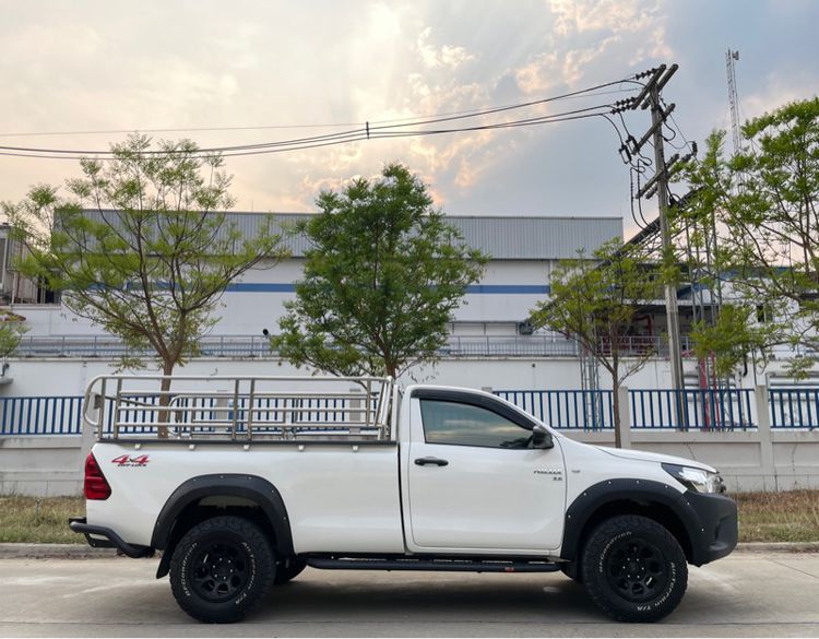 Toyota Hilux Revo 2019 2.8 J 4WD Pickup ดีเซล ไม่ติดแก๊ส เกียร์ธรรมดา ขาว รูปที่ 4