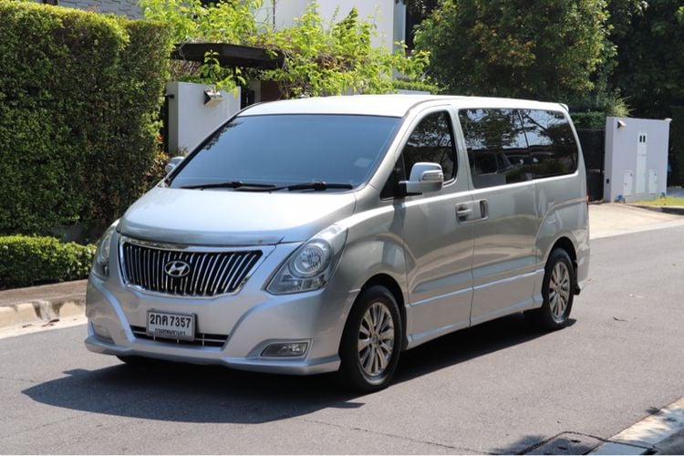 Hyundai Grand Starex 2013 2.5 VIP Van ดีเซล ไม่ติดแก๊ส เกียร์อัตโนมัติ บรอนซ์เงิน รูปที่ 4