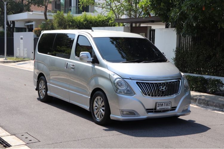 Hyundai Grand Starex 2013 2.5 VIP Van ดีเซล ไม่ติดแก๊ส เกียร์อัตโนมัติ บรอนซ์เงิน รูปที่ 2