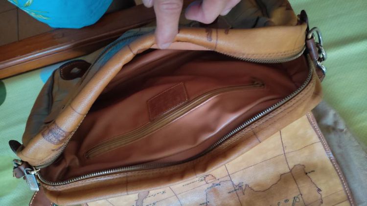 กระเป๋าALVIERO MARTINI กระเป๋าสะพายลายแผนที่โลก กระเป๋าหนังอิตาลี กระเป๋ามาตินี่ กระเป๋าลายแผนที่โลก รูปที่ 6