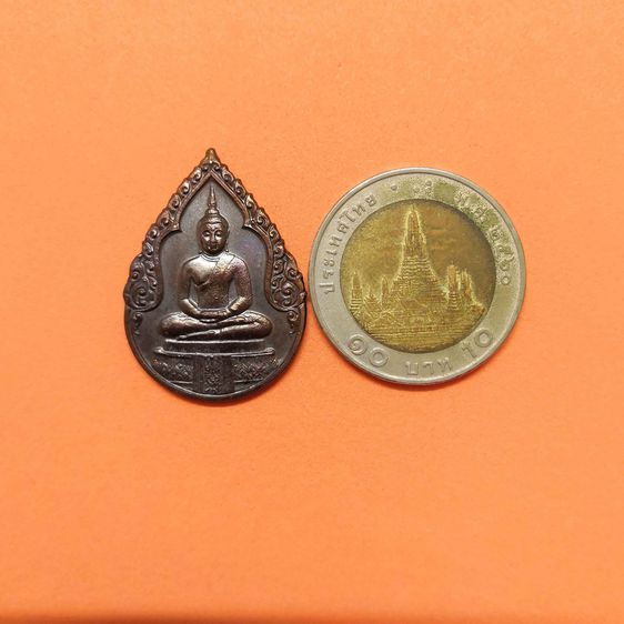 เหรียญ พระแก้วมรกต เครื่องทรงฤดูฝน หลังภปร ที่ระลึกสมโภชกรุงรัตนโกสินทร์ 2525 บล็อคพระราชศรัทธา เนื้อทองแดง สูง 3 เซน รูปที่ 5