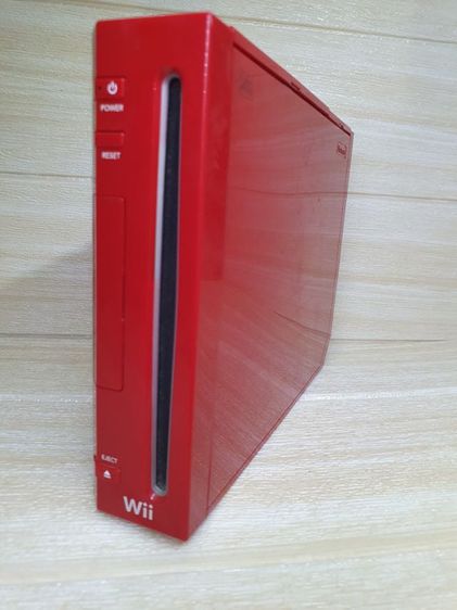 เครื่องเกมส์นินเทนโด เชื่อมต่อไร้สายไม่ได้ vายNintendo Wii รุ่นLimited สีแดง Made in USA ใช้งานปกติ