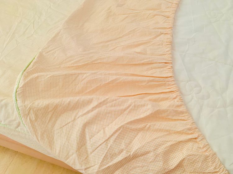ผ้าปูที่นอนรัดมุม (แบบหนา) ขนาด 4.5-5ฟุต สีส้มลายจุดขลิบเขียว ยี่ห้อ Rosa Liebe (สภาพใหม่) มือสองสภาพดี สินค้าญี่ปุ่น-เกาหลีแท้ รูปที่ 9