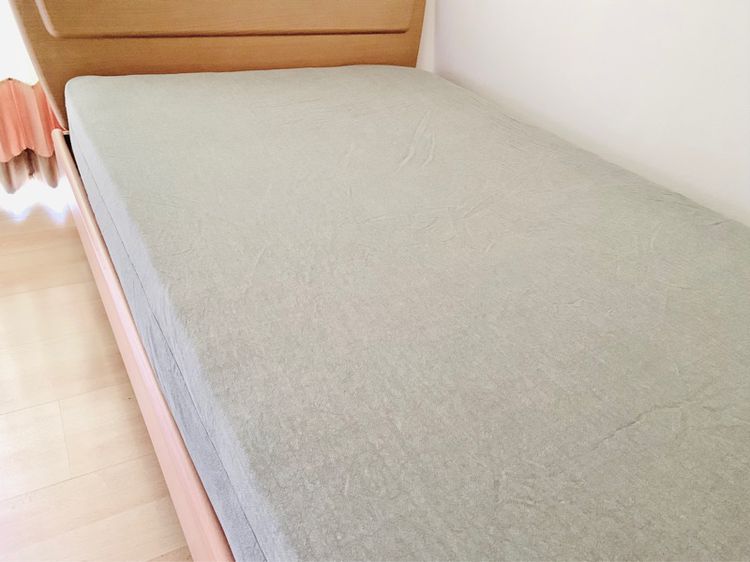 ผ้าปูที่นอนรัดมุม (แบบบาง) ขนาด 4.5-5ฟุต เอิร์ธโทนสีเทา ยี่ห้อ BEDDING DAUGHTER มือสองสภาพดี สินค้าญี่ปุ่น-เกาหลีแท้ รูปที่ 2