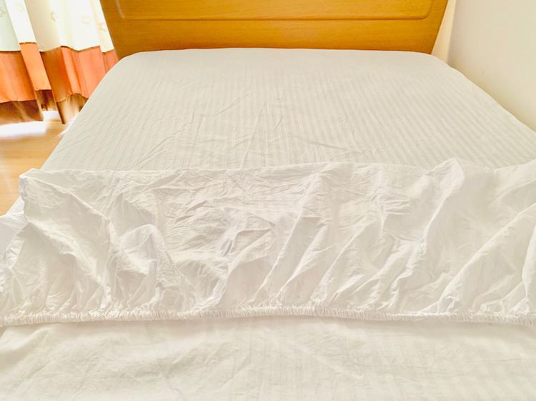 ผ้าปูที่นอนรัดมุม (แบบบาง) ขนาด 4.5-5ฟุต สีขาวลายทาง (สภาพใหม่) มือสองสภาพดี สินค้าญี่ปุ่น-เกาหลีแท้ รูปที่ 8