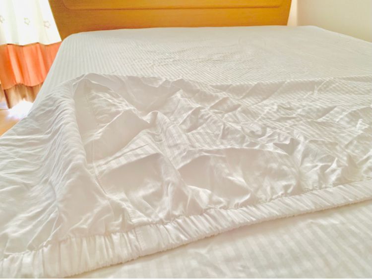 ผ้าปูที่นอนรัดมุม (แบบบาง) ขนาด 5ฟุต สีขาวลายทาง ยี่ห้อ Cotton let มือสองสภาพดี สินค้าญี่ปุ่น-เกาหลีแท้ รูปที่ 9