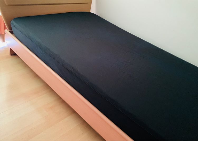 ผ้าปูที่นอนรัดมุม (แบบบาง) ขนาด 5ฟุต สีดำขลิบขอบดำ มือสองขายตามสภาพ สินค้าญี่ปุ่น-เกาหลีแท้ รูปที่ 2