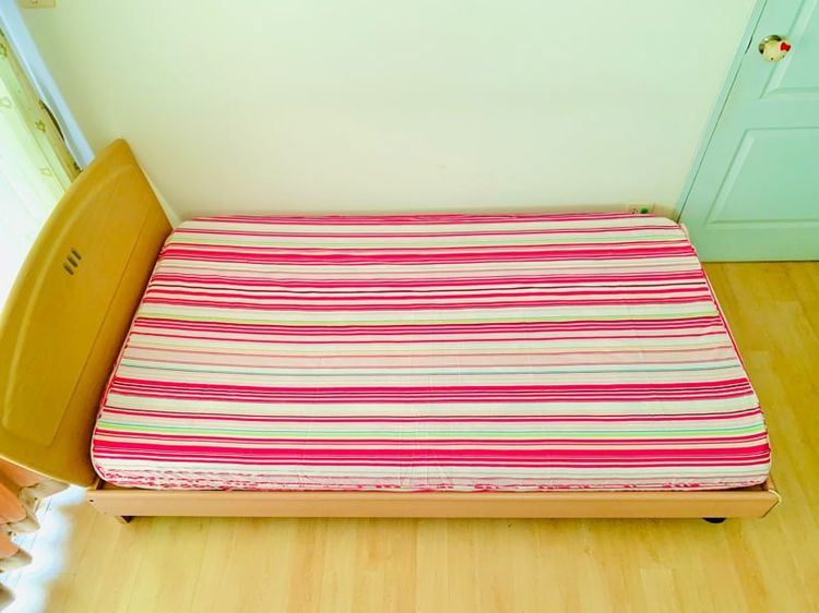 ผ้าปูที่นอนรัดมุม (แบบบาง) ขนาด 5ฟุต สีชมพูลายทางหลากสี มือสองสภาพดี สินค้าญี่ปุ่น-เกาหลีแท้ รูปที่ 1