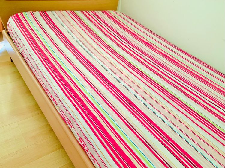 ผ้าปูที่นอนรัดมุม (แบบบาง) ขนาด 5ฟุต สีชมพูลายทางหลากสี มือสองสภาพดี สินค้าญี่ปุ่น-เกาหลีแท้ รูปที่ 2