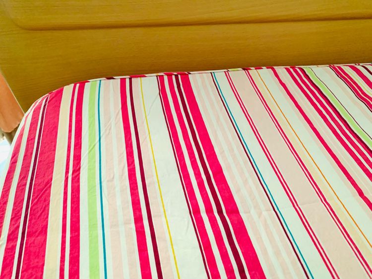 ผ้าปูที่นอนรัดมุม (แบบบาง) ขนาด 5ฟุต สีชมพูลายทางหลากสี มือสองสภาพดี สินค้าญี่ปุ่น-เกาหลีแท้ รูปที่ 3