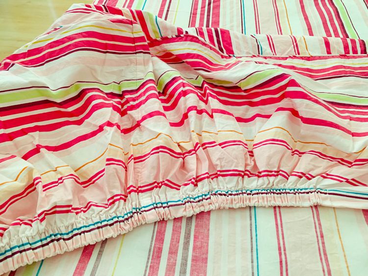 ผ้าปูที่นอนรัดมุม (แบบบาง) ขนาด 5ฟุต สีชมพูลายทางหลากสี มือสองสภาพดี สินค้าญี่ปุ่น-เกาหลีแท้ รูปที่ 6