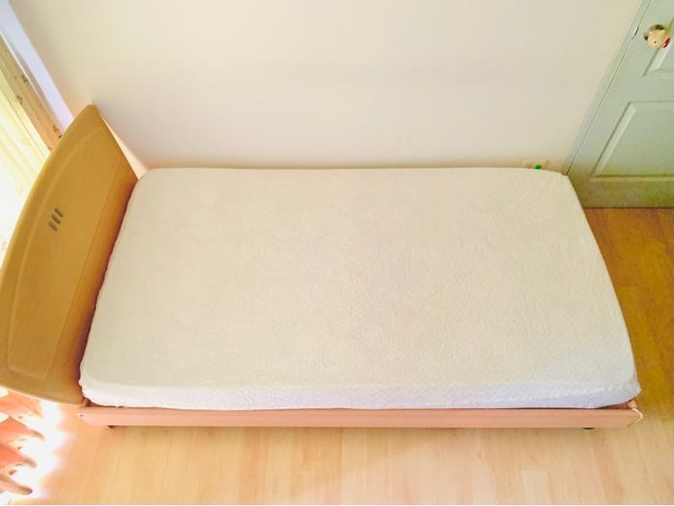 ผ้าปูที่นอนรัดมุม (แบบบาง) ขนาด 5ฟุต ผ้าทอลายสีครีมทอลายวินเทจ มือสองสภาพดี สินค้าญี่ปุ่น-เกาหลีแท้ รูปที่ 1