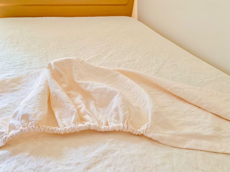ผ้าปูที่นอนรัดมุม (แบบบาง) ขนาด 5ฟุต ผ้าทอลายสีครีมทอลายวินเทจ มือสองสภาพดี สินค้าญี่ปุ่น-เกาหลีแท้ รูปที่ 8