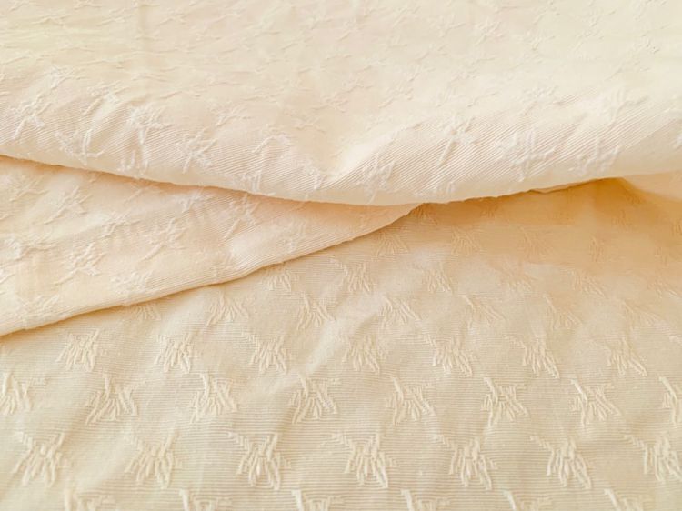 ผ้าปูที่นอนรัดมุม (แบบบาง) ขนาด 5ฟุต ผ้าทอลายสีครีมทอลายวินเทจ มือสองสภาพดี สินค้าญี่ปุ่น-เกาหลีแท้ รูปที่ 5