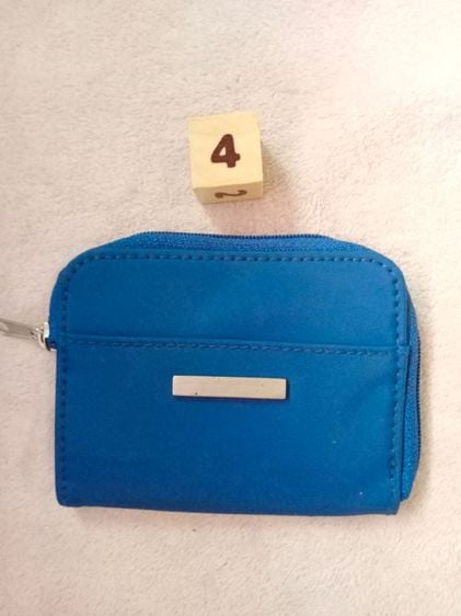 กระเป๋าใส่เหรียญสีฟ้า 