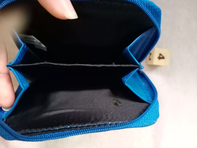 กระเป๋าใส่เหรียญสีฟ้า  รูปที่ 2