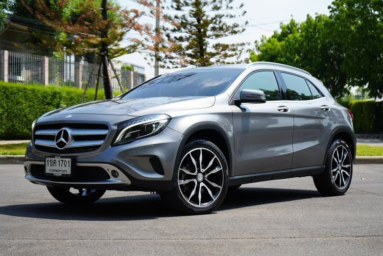 Mercedes-Benz GLA 200 ปี 2015 เปลี่ยนสัญญาผ่อนต่อได้ ไม่เสียดอกเบี้ย