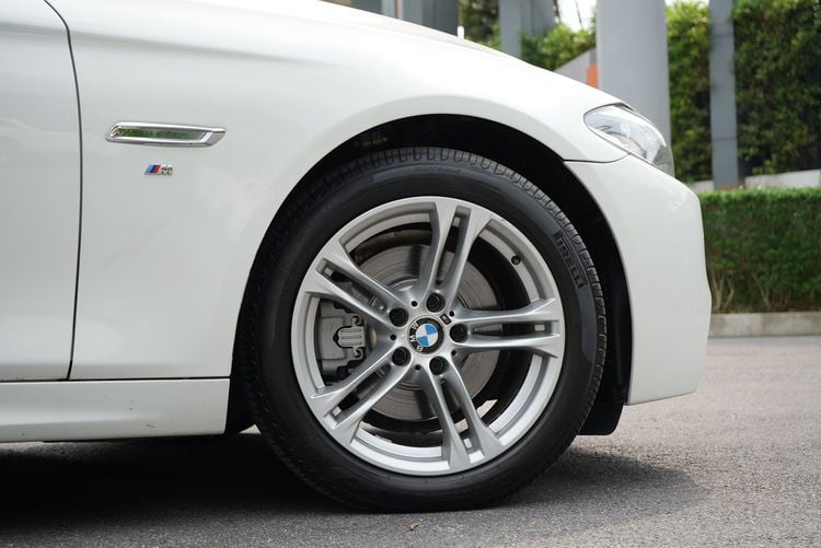 BMW Series 5 2015 525d Sedan ดีเซล เกียร์อัตโนมัติ ขาว รูปที่ 3