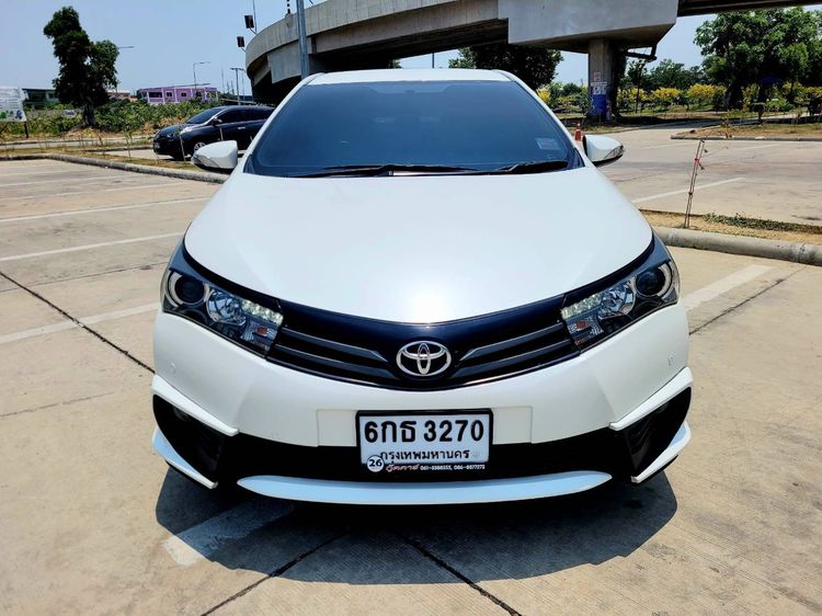 Toyota Altis 2015 1.8 E Sedan เบนซิน ไม่ติดแก๊ส เกียร์อัตโนมัติ ขาว รูปที่ 2