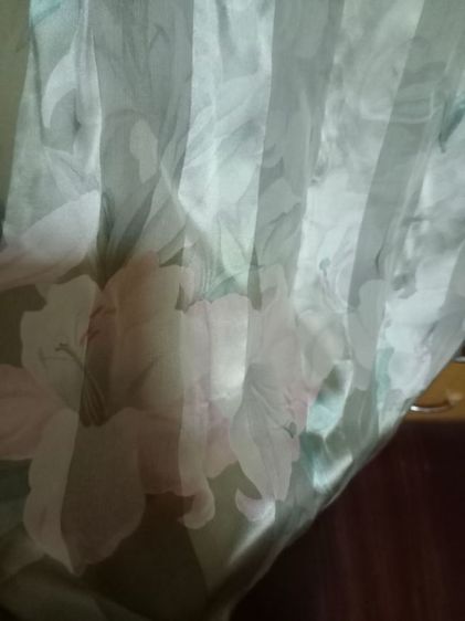 ผ้าพันคอซาตินลายดอกสีควันบุหรี่ jun ashida รูปที่ 2