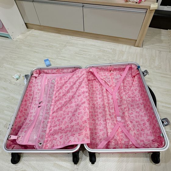 กระเป๋าเดินทาง Hello Kitty แท้ หิ้วมาจากญี่ปุ่น สภาพดี 24 นิ้ว รูปที่ 17