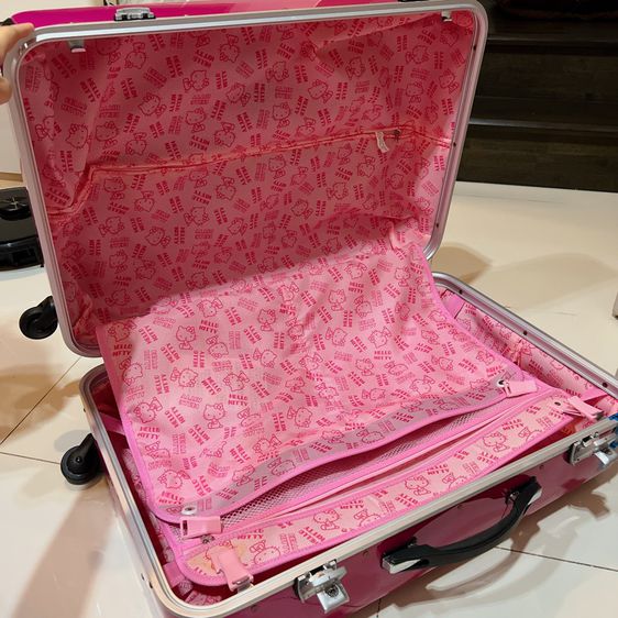 กระเป๋าเดินทาง Hello Kitty แท้ หิ้วมาจากญี่ปุ่น สภาพดี 24 นิ้ว รูปที่ 7