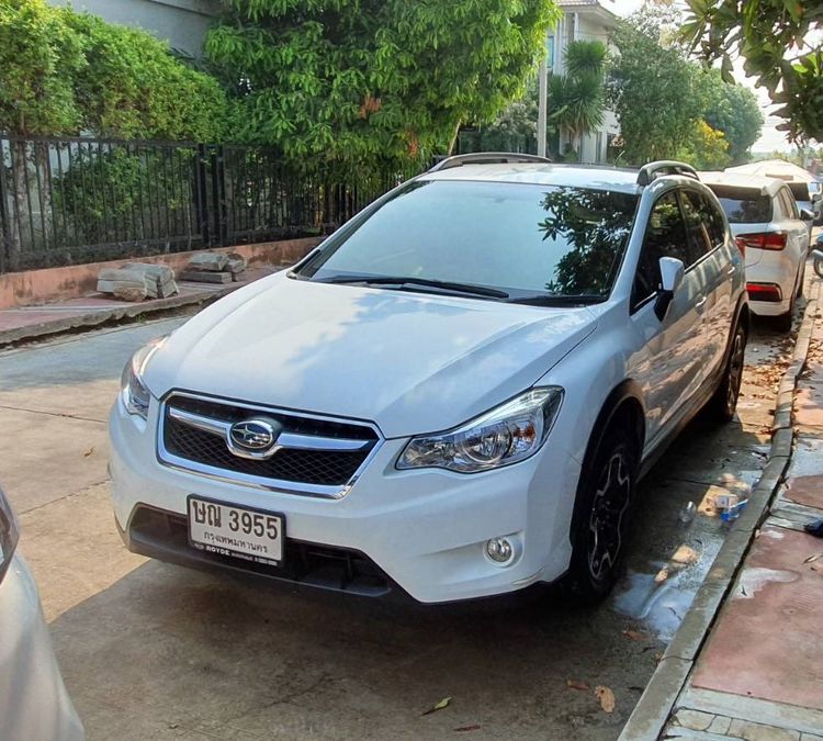 Subaru XV 2014 2.0 4WD Utility-car เบนซิน ไม่ติดแก๊ส เกียร์อัตโนมัติ ขาว รูปที่ 2
